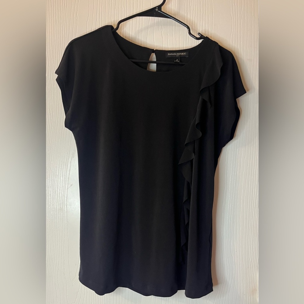 🛍️Banana Republic Medium Black Blouse